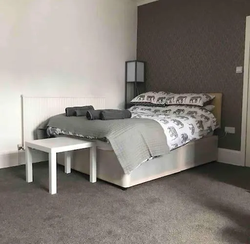 3 Avenue House * Scarborough