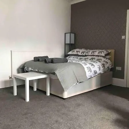 3 Avenue House * Scarborough