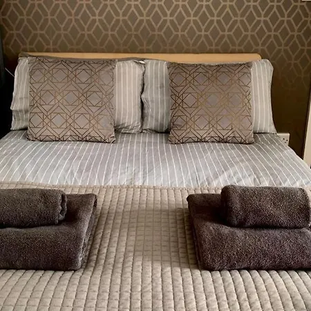 3 Avenue House * Scarborough